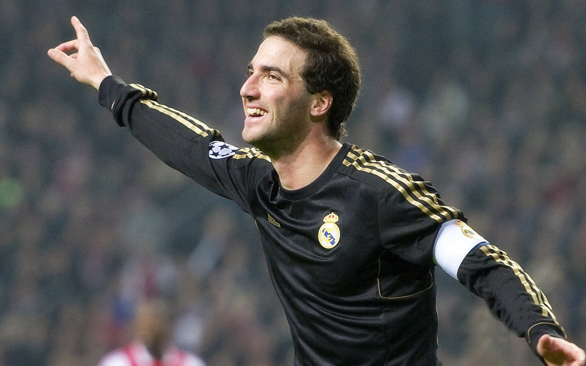 历史性胜利引发全网热议，历史性胜利引发全网热议的事件